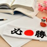 開かれたノートと鉛筆と必勝ハチマキ